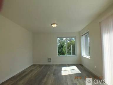 Main picture of 12544 15th Ave NE