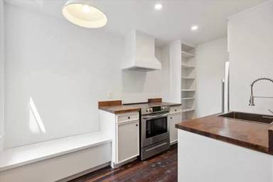 Main picture of 1832 Callowhill St