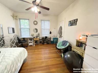 Main picture of 112 Hillside St