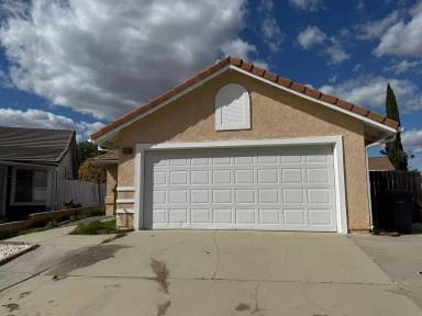 Main picture of 915 Dahlia Ct