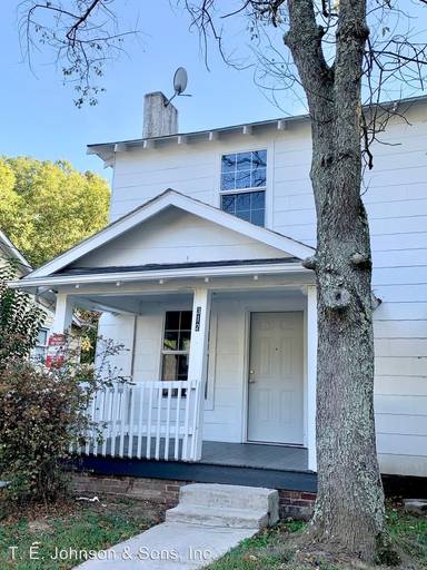 Main picture of 310 E 16th St
