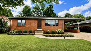 Main picture of 1908 Stevens Dr NE