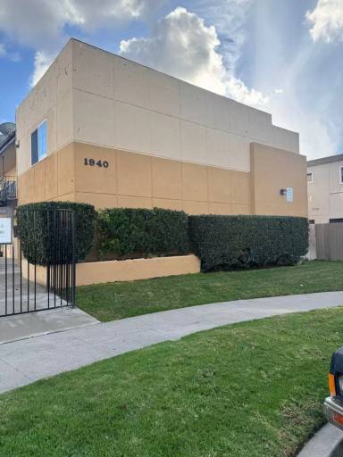 Main picture of 1940 E Wilson Ave