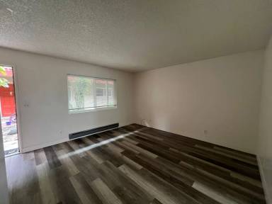 Main picture of 3260 Main St