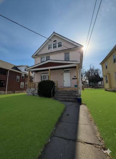 Main picture of 2031 Hewitt Ave