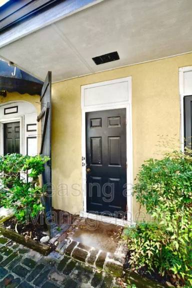 Main picture of 24 Bee St