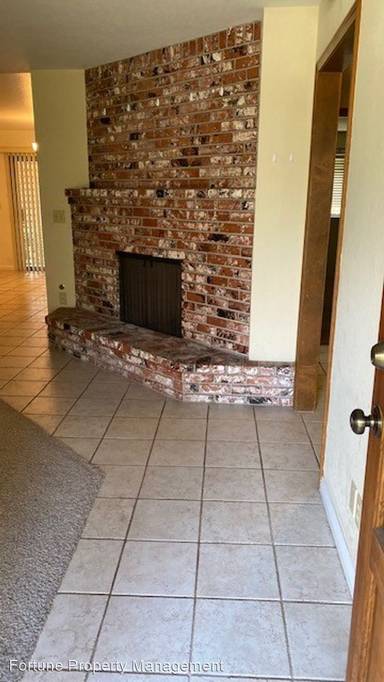 Main picture of 3507 S Oak View Dr