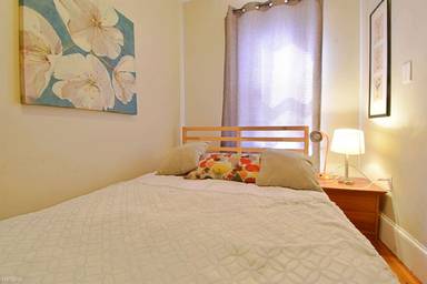 Main picture of 20 Moon St