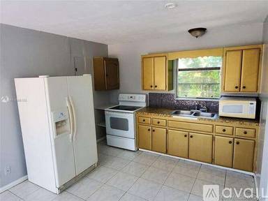 Main picture of 1437 N Andrews Ave