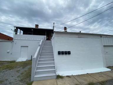 Main picture of 823 Main St