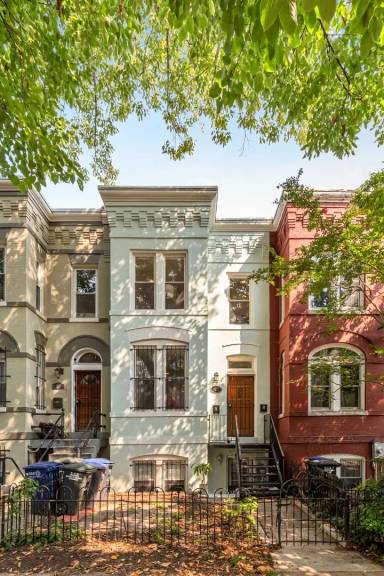 Main picture of 1037 5th St NE