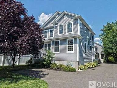 Main picture of 635 Reef Rd