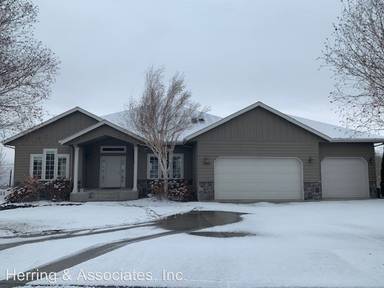 Main picture of 1005 Ridge Crest Dr