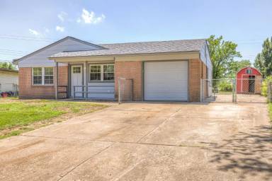 Main picture of 20510 E 4th St