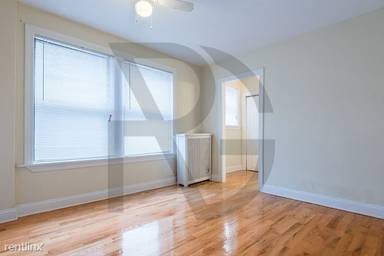 Main picture of 739 W Belmont Ave