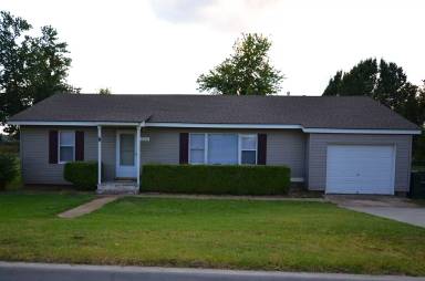 Main picture of 722 S Apple St