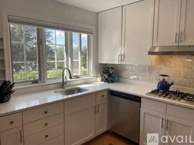 Main picture of 160 E Shore Rd