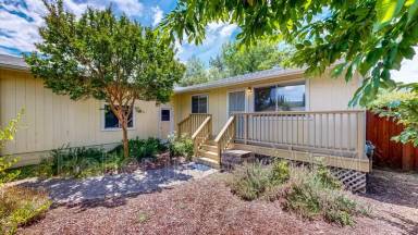 Main picture of 832 S Orchard Ave