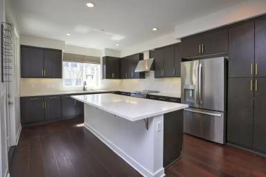 Main picture of 5687 Ekwill St