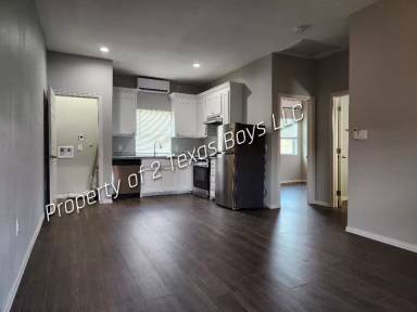 Main picture of 101 N Pecan St
