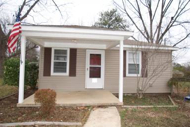 Main picture of 920 Crestline Rd NW