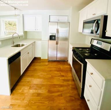 Main picture of 126 Leyden St