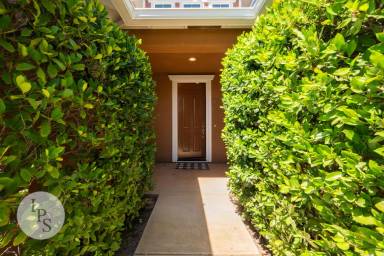 Main picture of 3245 Lexington Ave