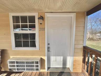 Main picture of 206 Pine Ln