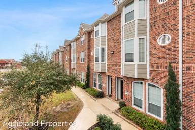 Main picture of Lakeridge Townhomes