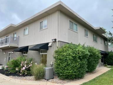 Main picture of 1331 S 33rd St