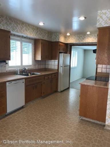 Main picture of 1121 Werth Ave