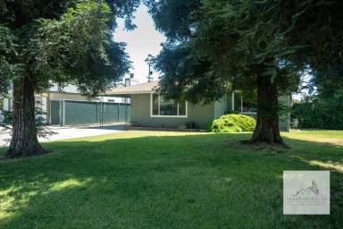 Main picture of 1136 E Griffith Way