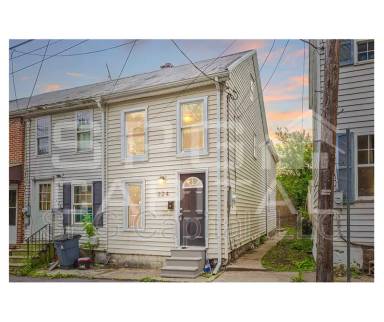 Main picture of 222 Mulberry Ave