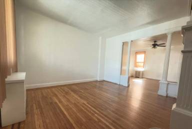 Main picture of 2879 Pelham Ave