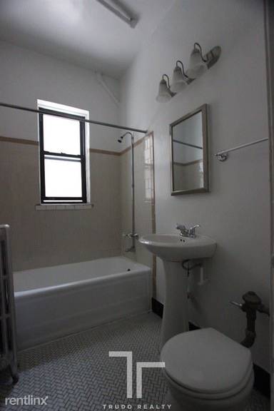 Main picture of 4631 N Paulina Apartments