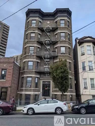 Main picture of 46 49th St