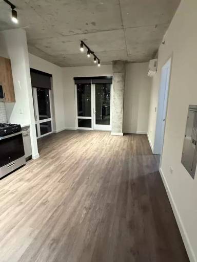 Main picture of 760 N Hudson Ave
