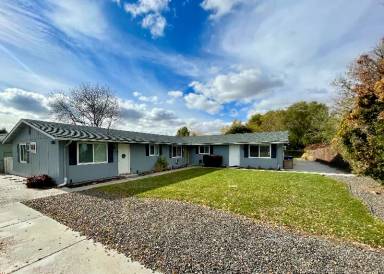 Main picture of 722 S Kcid Rd