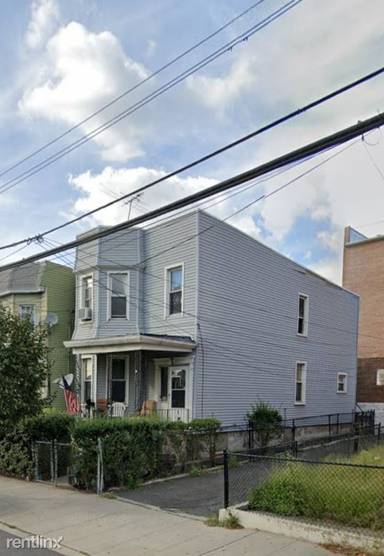 Main picture of 726 31st St