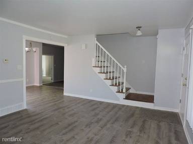 Main picture of 923 Somerset Ln