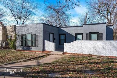 Main picture of 842 Grand Ave