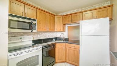 Main picture of 7500 NW 17th St
