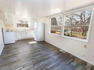 Main picture of 365 16th St SE