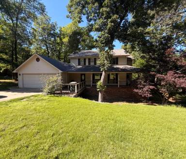 Main picture of 214 Canterbury Cir