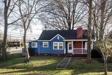 Main picture of 2401 Greenland Ave