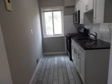 Main picture of 872 Bellevue St SE