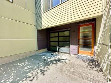 Main picture of 560 McGraw St
