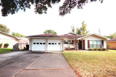 Main picture of 3107 Moor Dr