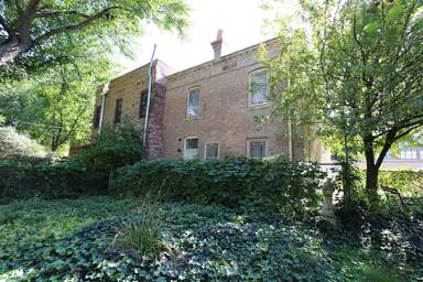 Main picture of 1537 W Adams St