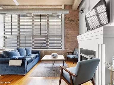 Main picture of 817 W Washington Blvd